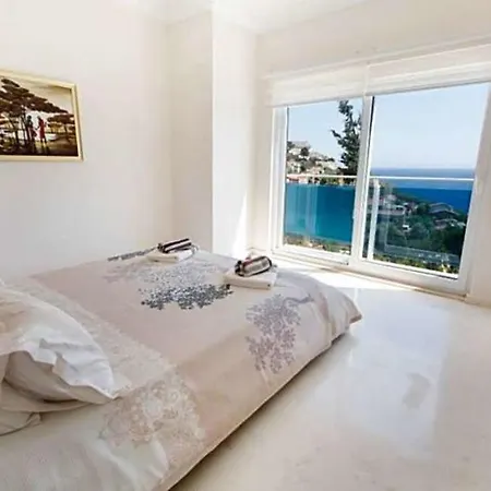 Sleeps 6 Pool Air Con Wifi 别墅