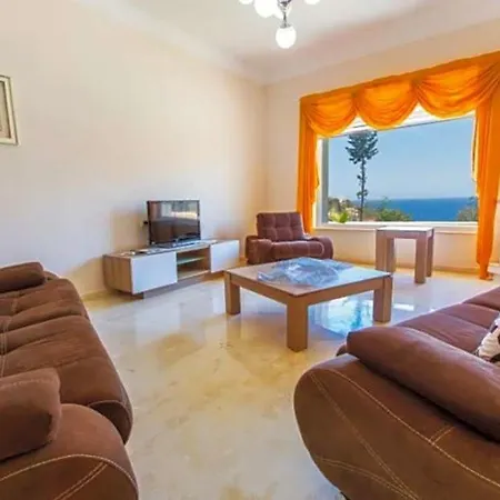 Sleeps 6 Pool Air Con Wifi